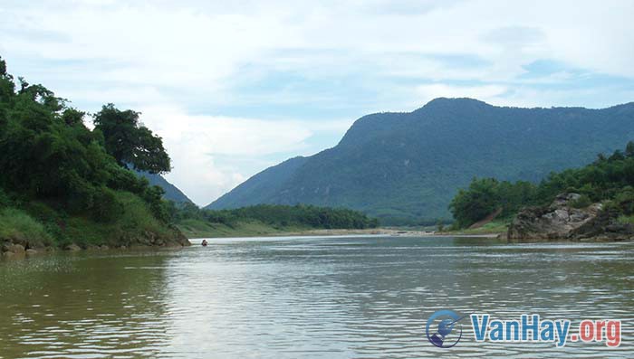 Con sông Đà gợi cảm