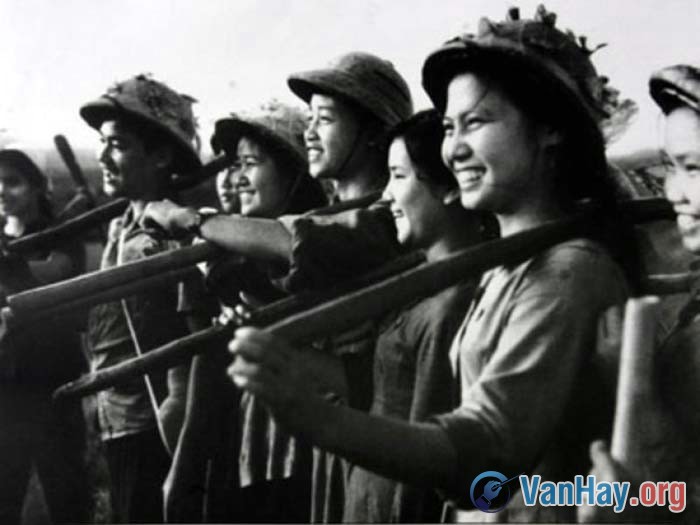 Phân tích những điểm giống nhau và khác nhau của hai nhân vật Việt và Chiến trong truyện ngắn Những đứa con trong gia đình của Nguyễn Thi